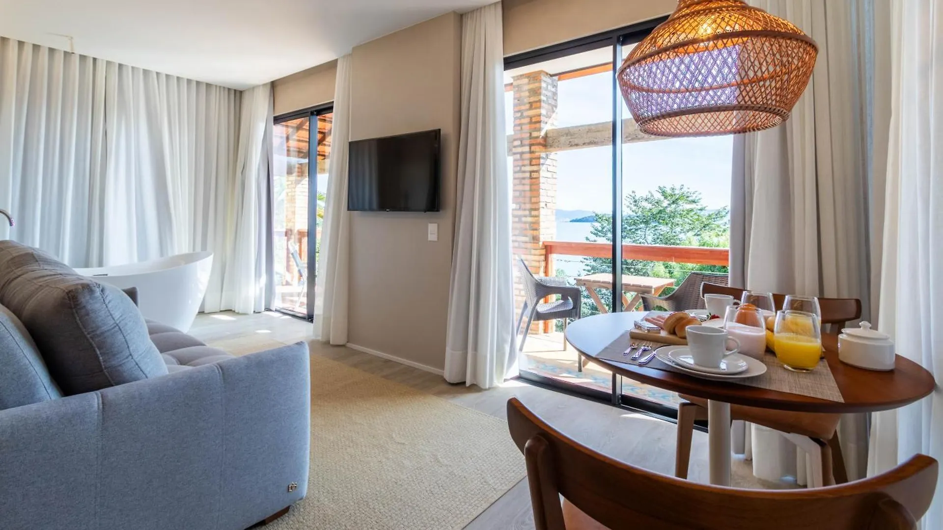Modernidade Com Banheira E Vista Para O Mar Tj1437 Florianopolis 0*,  Brazil